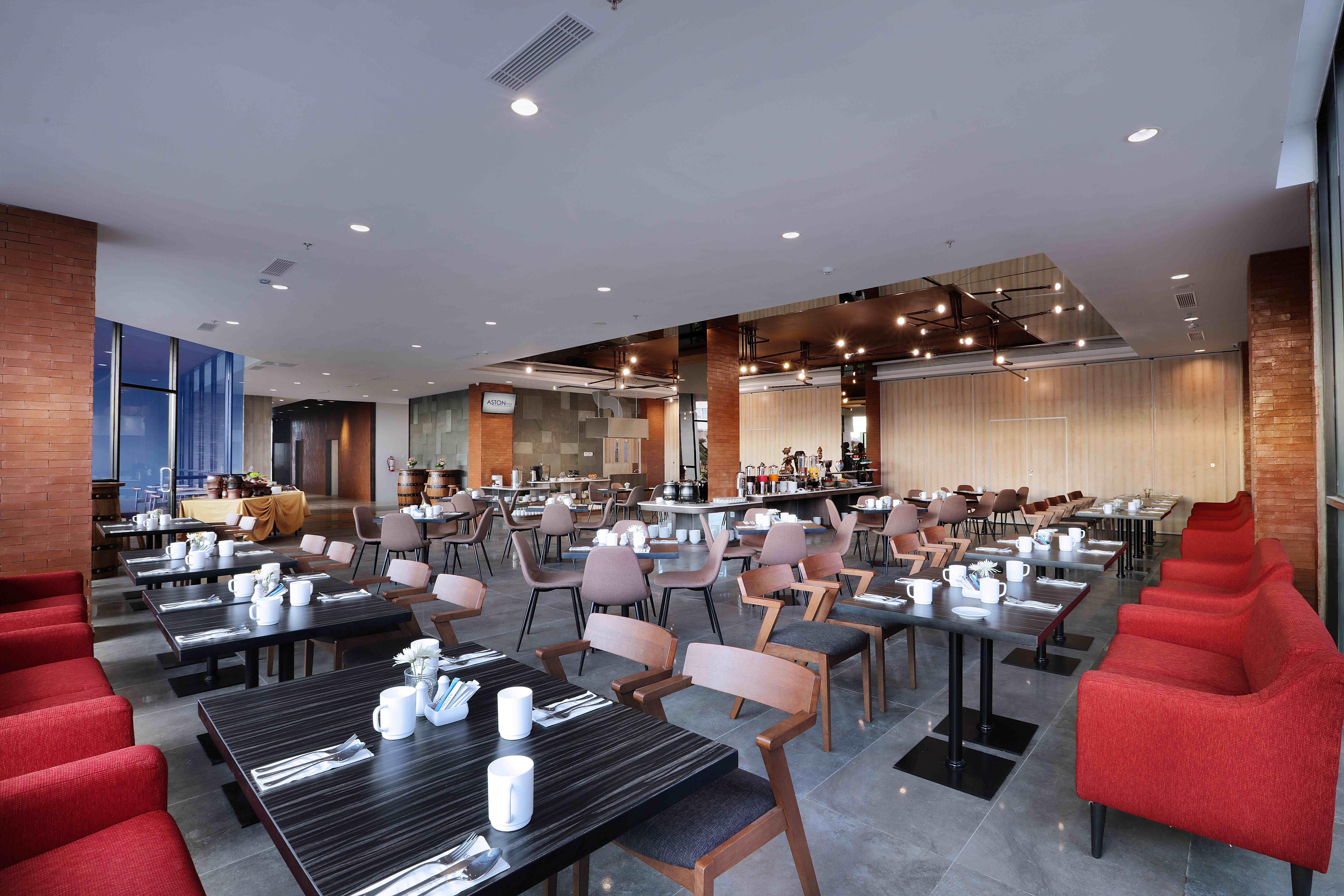 Aston Inn Pandanaran Semarang Exterior foto